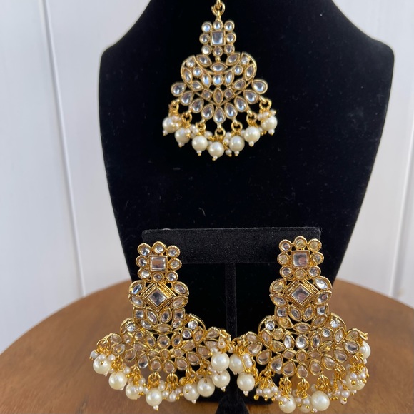 Faux Pearl Kundan Earrings With Maang Tikka - Picture 3 of 10